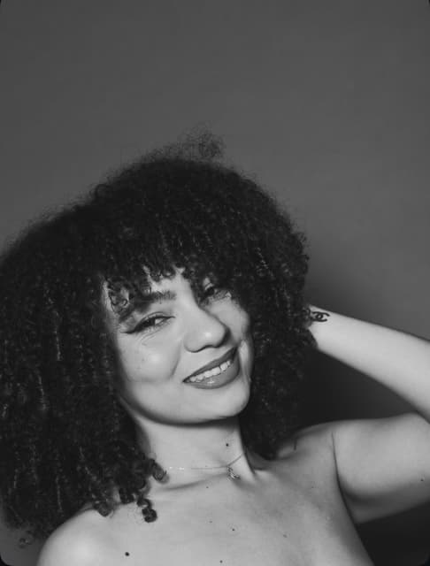 Chey Connor profile image