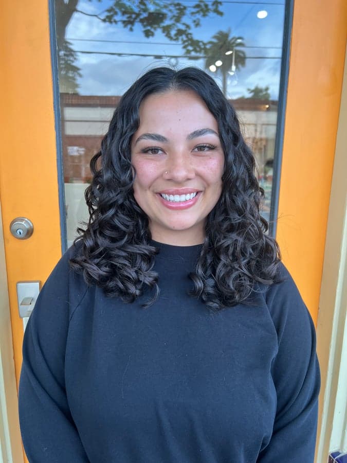 Julianna Torres @the.curly.cosmo gallery image