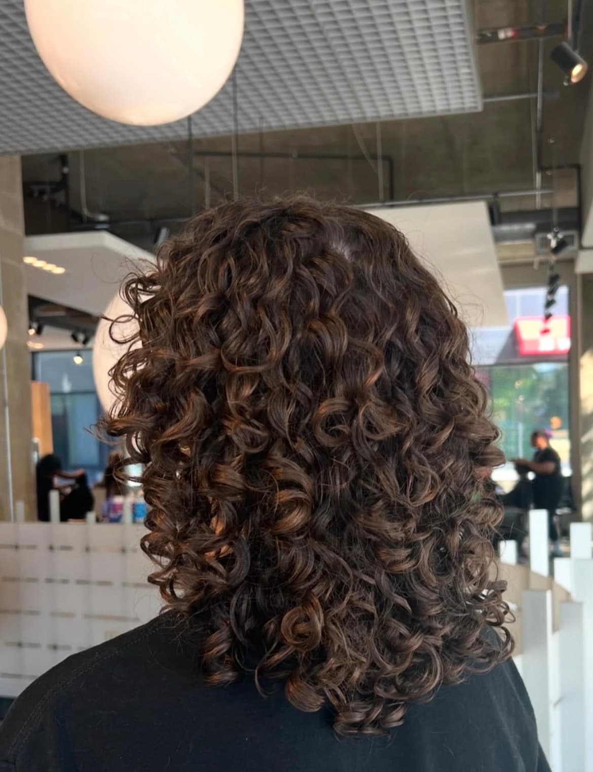 Lizzie Cherry (Lavish Lounge Salon) gallery image